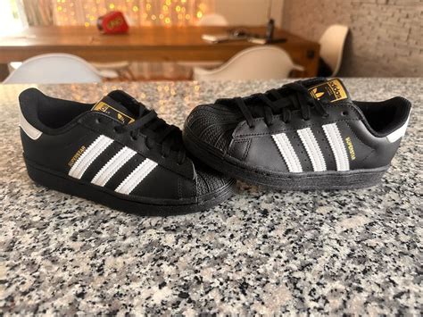 adidas superstar schwarz weiße streifen|Adidas Superstar sneakers.